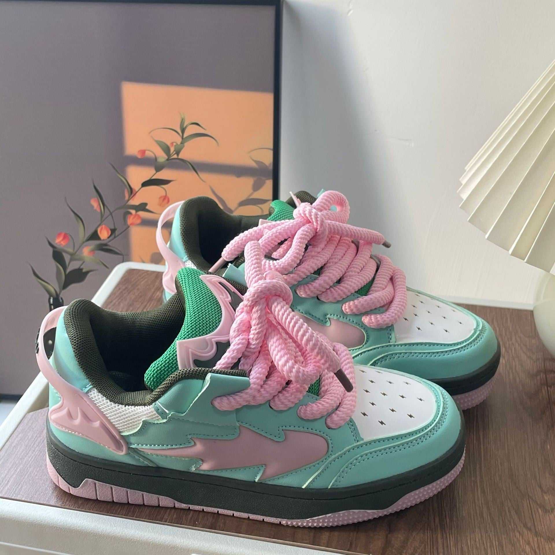 Product information:
 
 Wearing method: front tie up
 
 Function: Anti slip
 
 Inner material: mesh fabric
 
 Leather features: Lacquer leather
 
 Suitable venues: fDistressed SneakerMENS SNEAKERSROBS FASHIONSWEAR 114'SROBS FASHIONSWEAR 114’SDistressed Sneaker