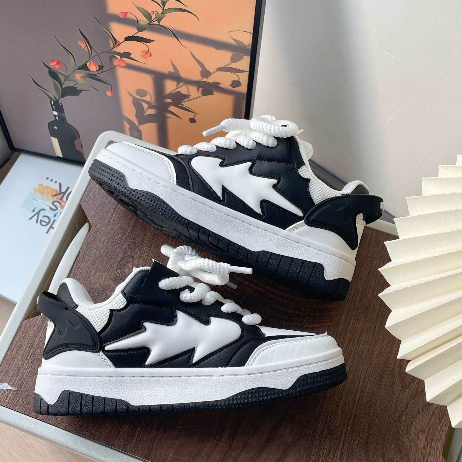 Product information:
 
 Wearing method: front tie up
 
 Function: Anti slip
 
 Inner material: mesh fabric
 
 Leather features: Lacquer leather
 
 Suitable venues: fDistressed SneakerMENS SNEAKERSROBS FASHIONSWEAR 114'SROBS FASHIONSWEAR 114’SDistressed Sneaker