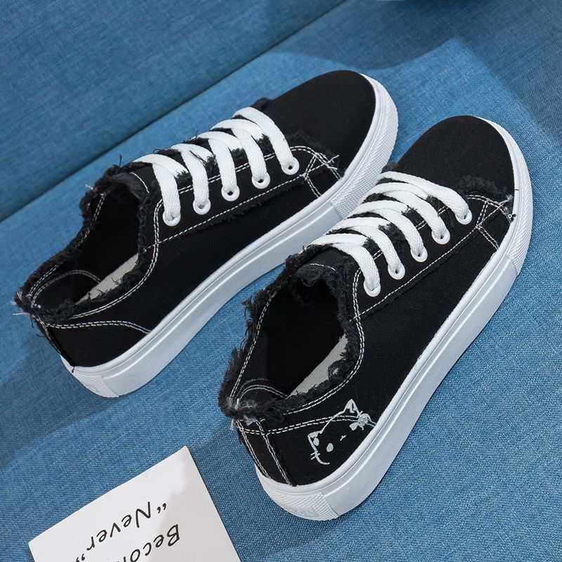 Canvas White SneakersMENS SNEAKERSROBS FASHIONSWEAR 114'SROBS FASHIONSWEAR 114’SCanvas White Sneakers