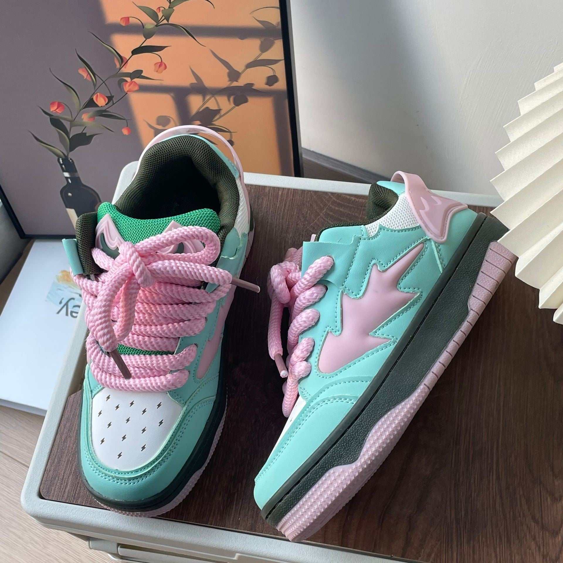 Product information:
 
 Wearing method: front tie up
 
 Function: Anti slip
 
 Inner material: mesh fabric
 
 Leather features: Lacquer leather
 
 Suitable venues: fDistressed SneakerMENS SNEAKERSROBS FASHIONSWEAR 114'SROBS FASHIONSWEAR 114’SDistressed Sneaker