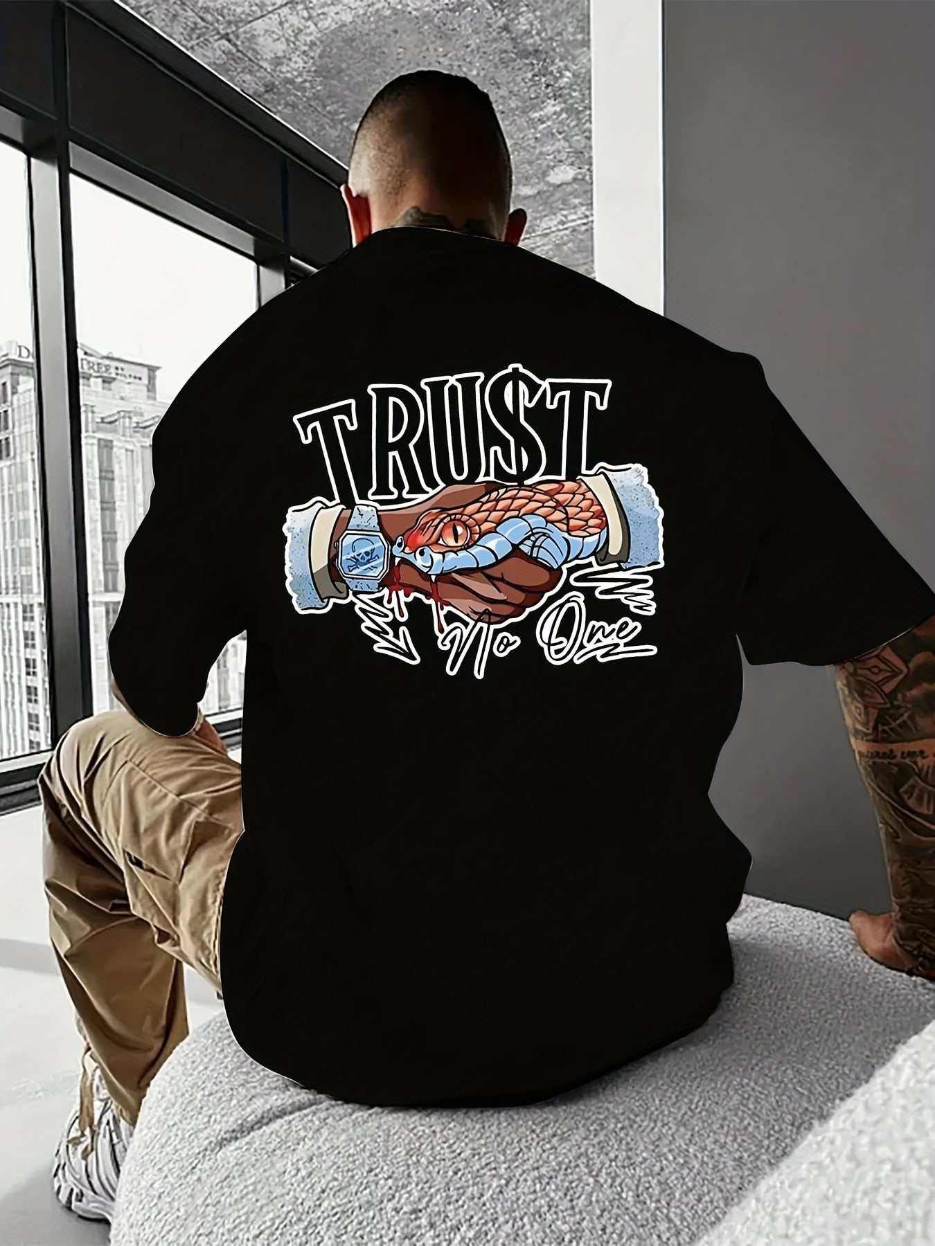 Black Creative Summer T-shirt with graphic "TRUST No One" and snake design on back, short sleeves, casual style